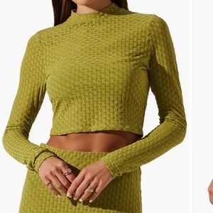 ASTR Indah Long Sleeve Crop Top - Avocado Green NWT